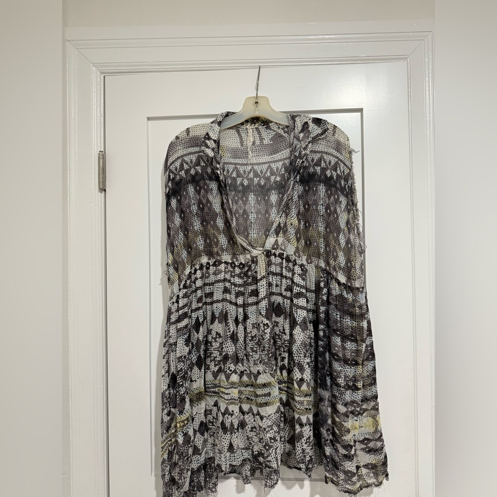 FP One (Free People) gray patterned oversized collared tunic w/ frayed hem
